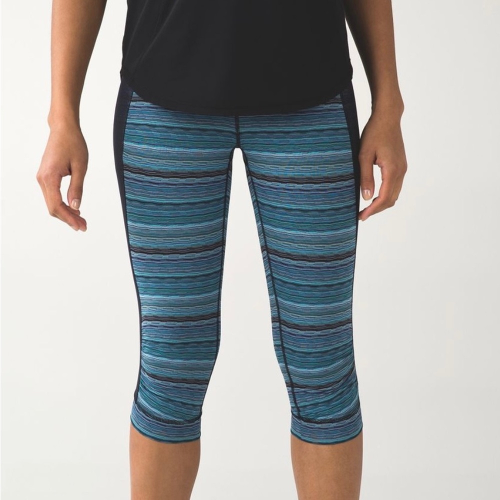 Lululemon Stop at Nothing Crop in Space Dye Twist Naval Blue Peacock Blue Size 8